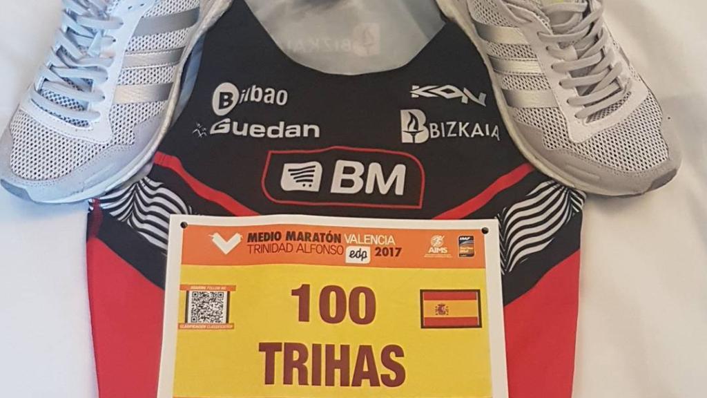 Dorsal de Trihas Gebre con la bandera española para la maratón de Valencia