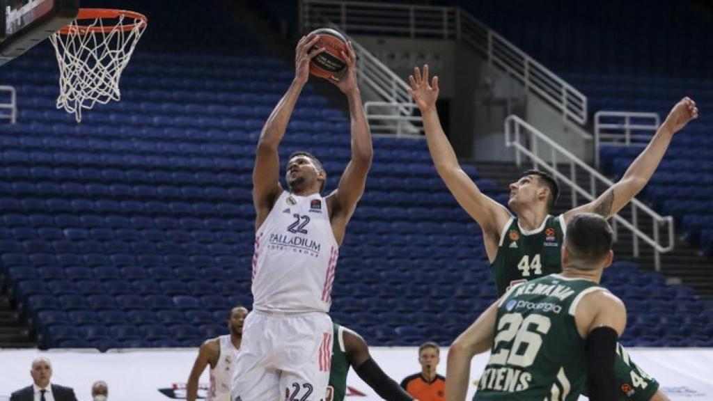 Tavares durante el duelo ante Panathinaikos