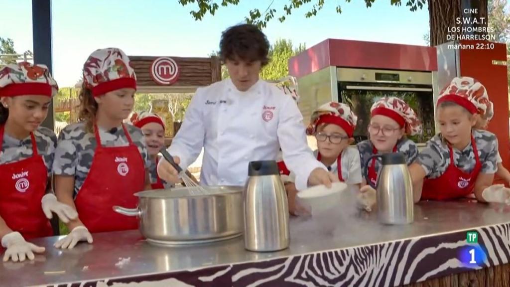 Jordi Cruz cocinando en la prueba de exteriores.