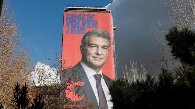 La lona de Joan Laporta cerca del Santiago Bernabéu