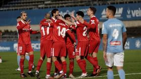 La plantilla del Sevilla celebra un gol ante el Lucena