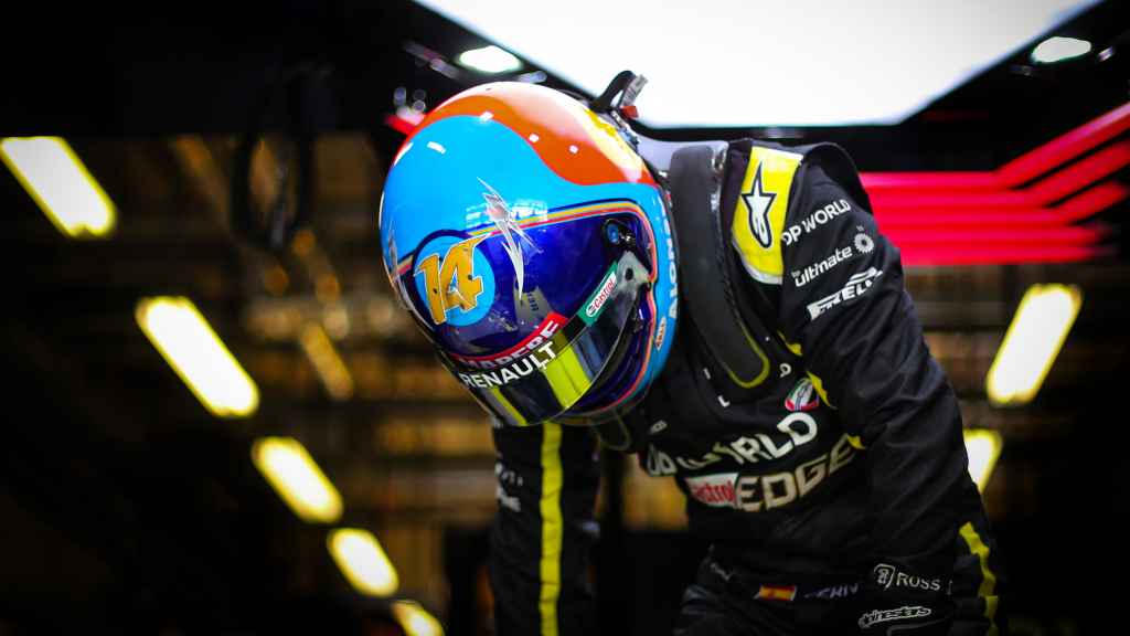 Fernando Alonso sale del Renault RS20