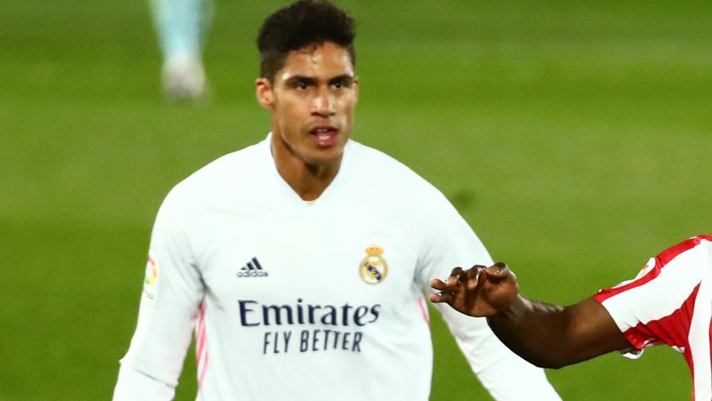 Varane ante Iñaki Williams, en el Real Madrid - Athletic de La Liga