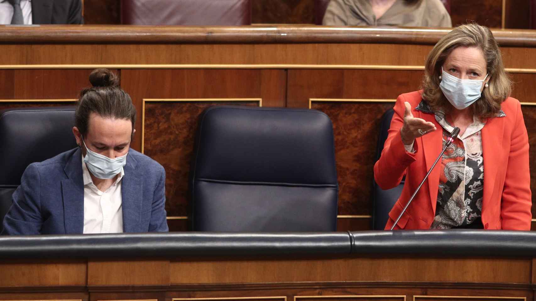 Pablo Iglesias y Nadia Calviño, en el Congreso.