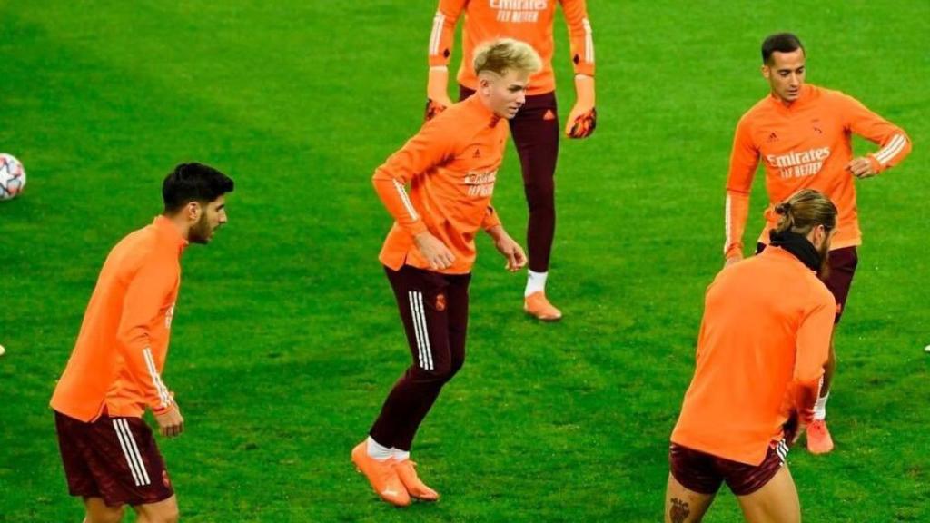 Sergio Santos, durante un entrenamiento con el primer equipo