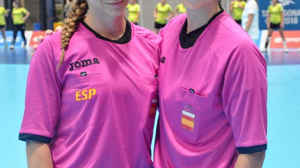 Lorena García y Tania Rodríguez, en un partido de balonmano femenino