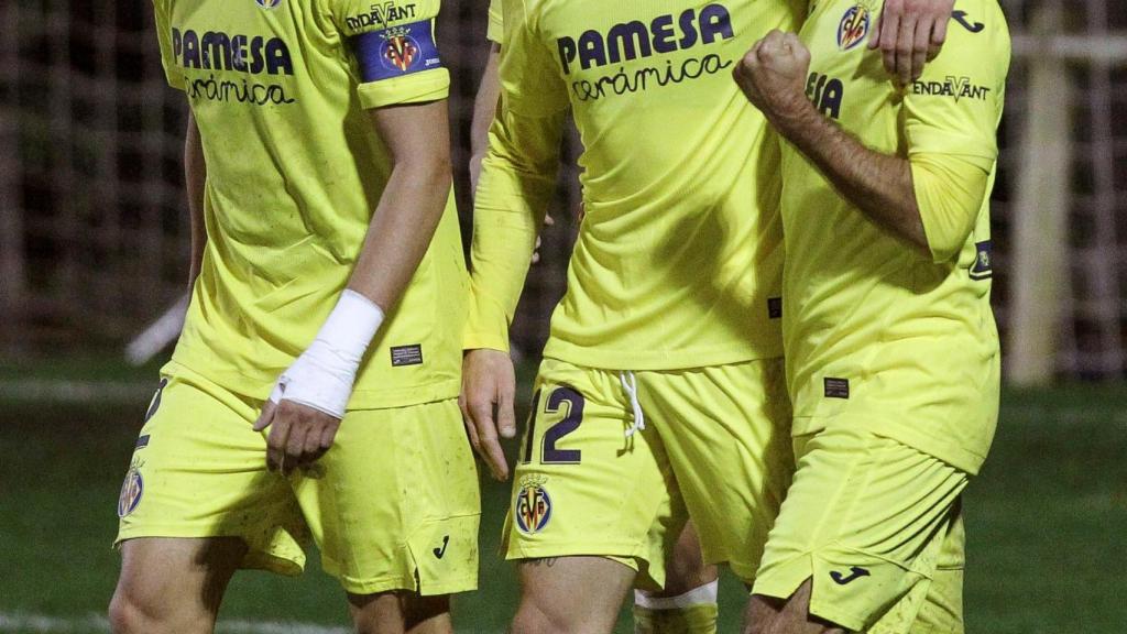 Los jugadores del Villarreal celebran un gol