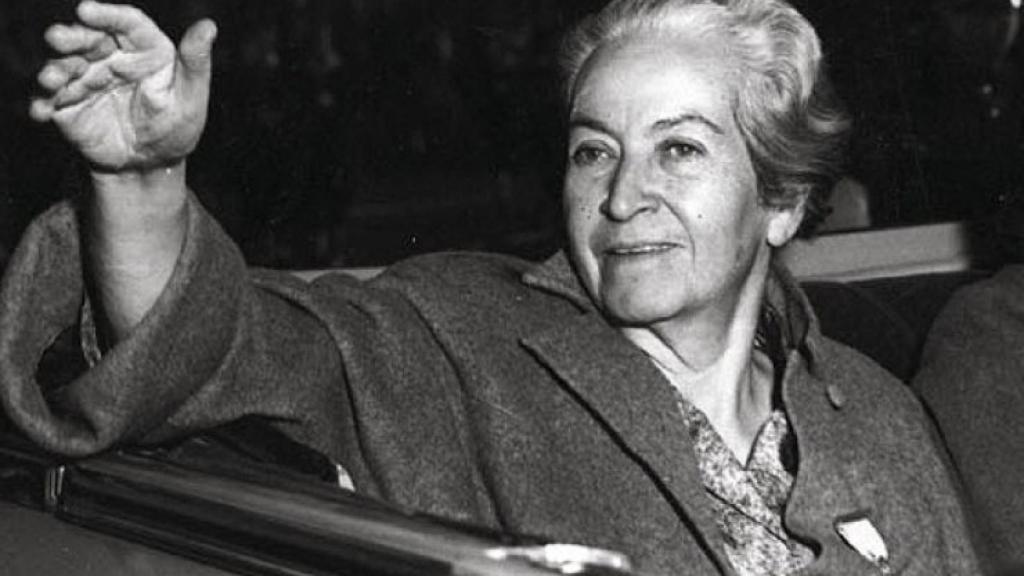 La escritora Gabriela Mistral.