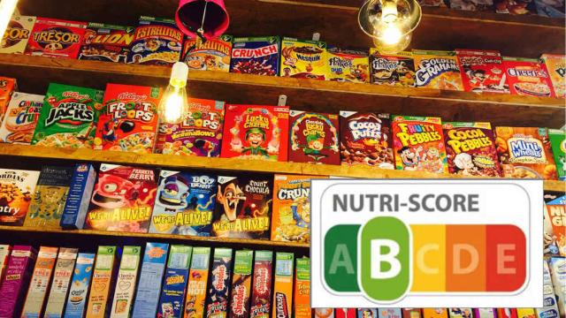 La estantería de un supermercado repleta de cereales.