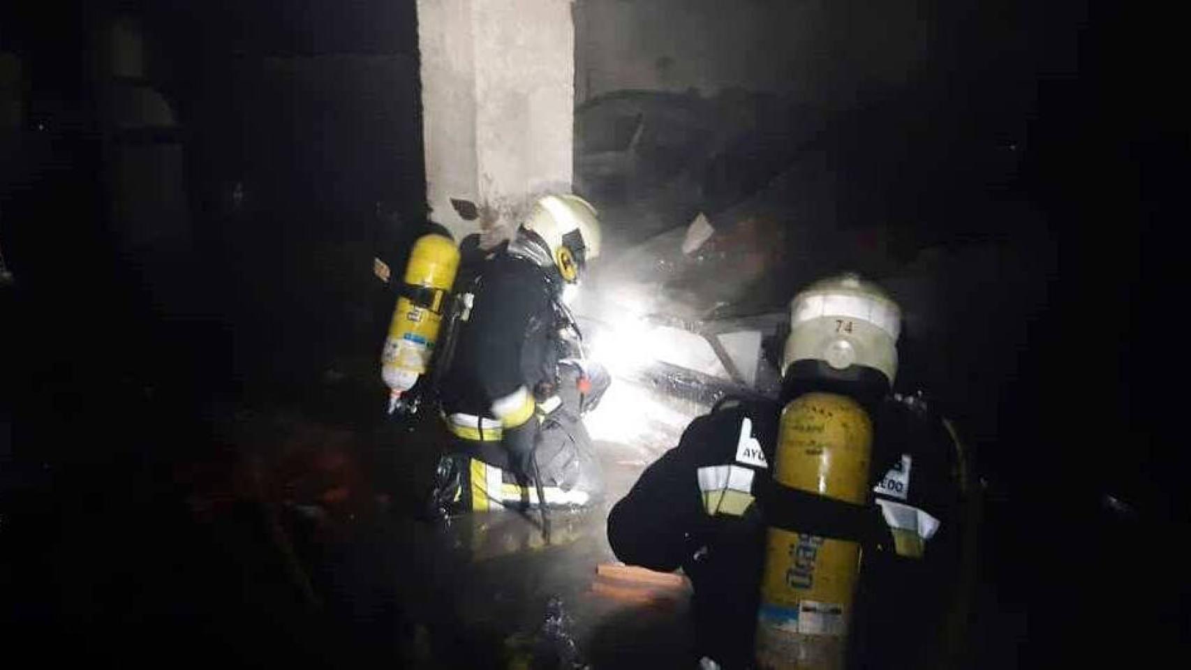 Los bomberos trabajaron con mucha dificultad debido a la casi nula visibilidad