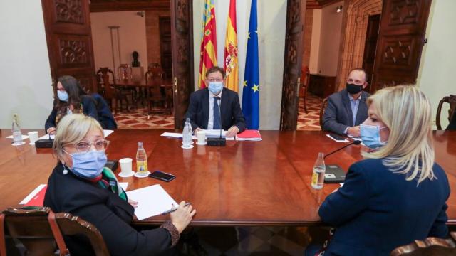 Ximo Puig, en la Mesa de Coordinación Interdepartamental que ha acordado las restricciones. EE