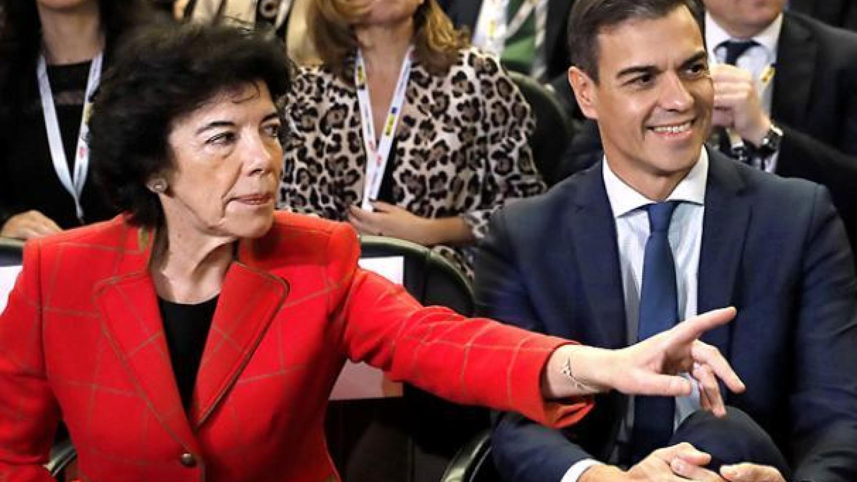 Pedro Sánchez y la ministra de Educación, Isabel Celaá.