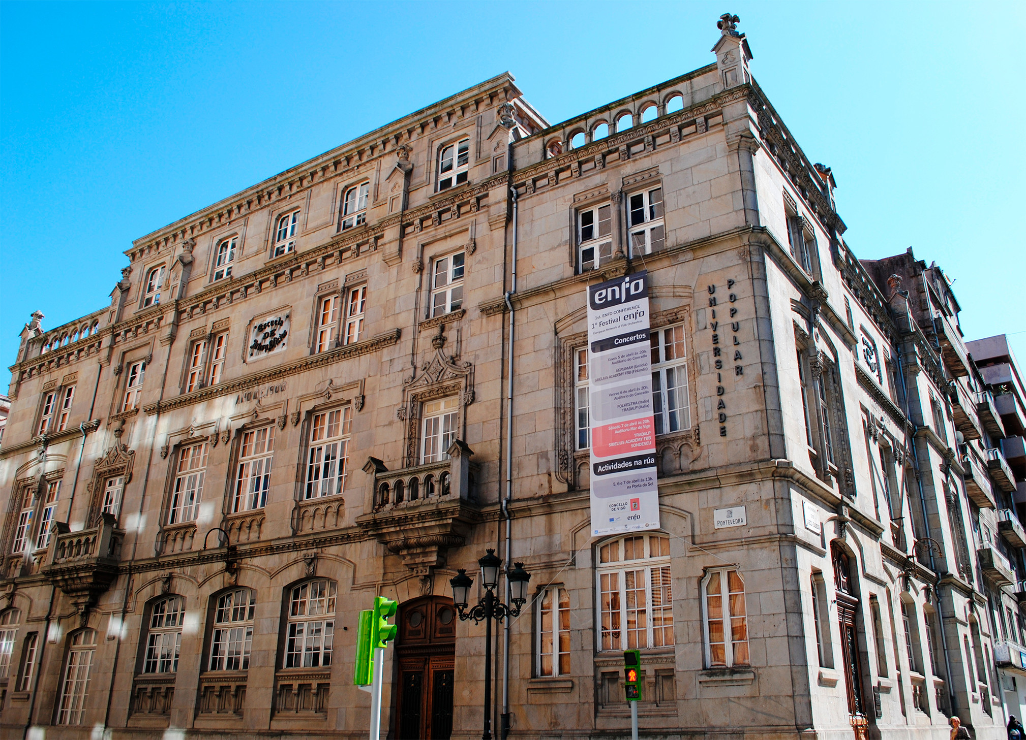 La Escuela de Artes y Oficios de Vigo.