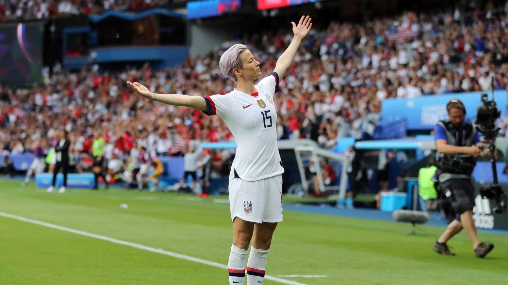 Megan Rapinoe celebrando un gol