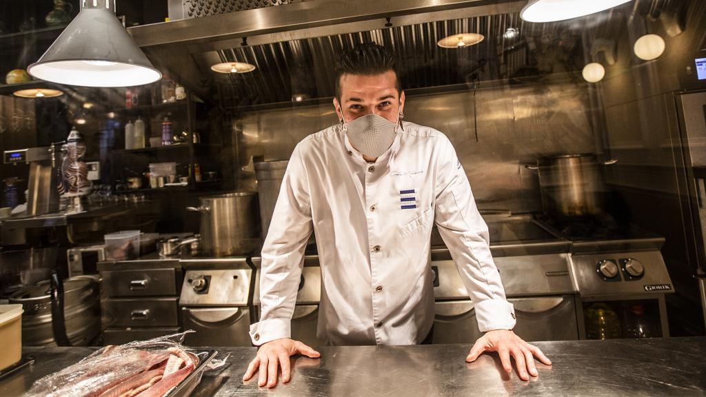 Carlos Maldonado, en la cocina de Raíces.