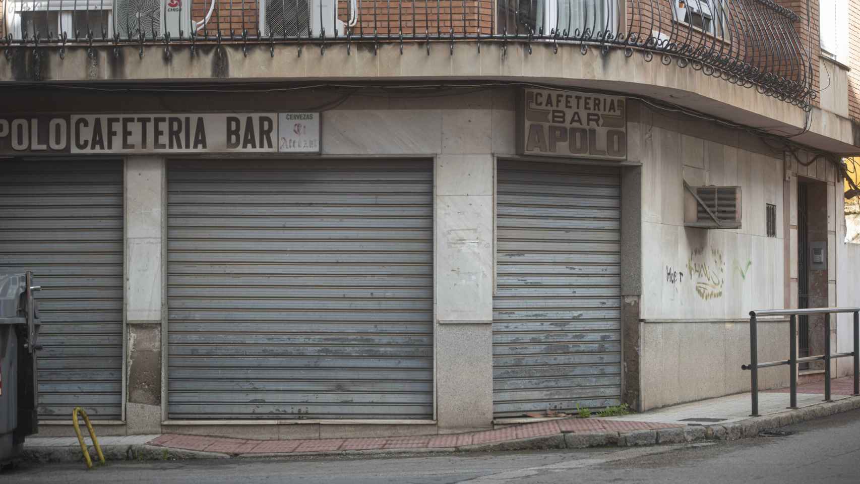Un bar cerrado en Linares (Jaén).