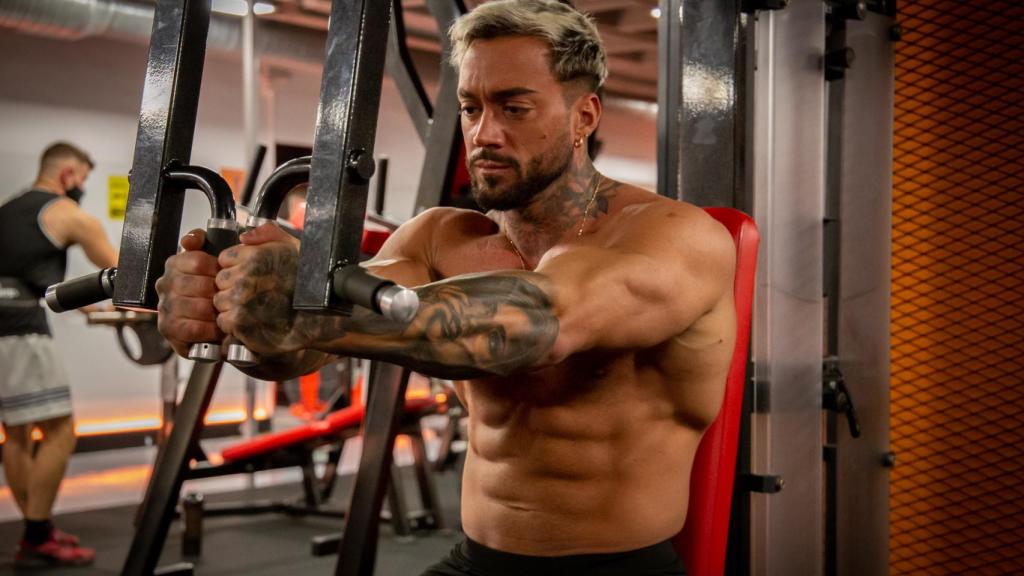 El 'influencer' entrena en el gimnasio Europolis Sport Center de Las Rozas.