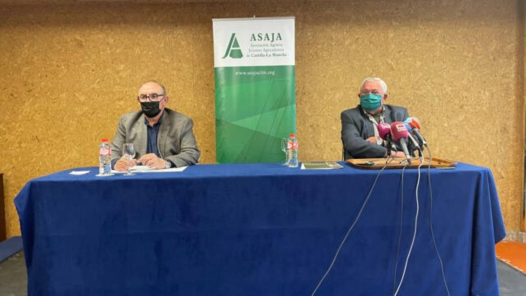 José María Fresneda (i) y Fernando Villena (d) este viernes durante la rueda de prensa que han ofrecido