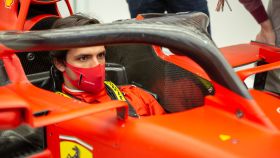 Carlos Sainz se sube al Ferrari F1 por primera vez