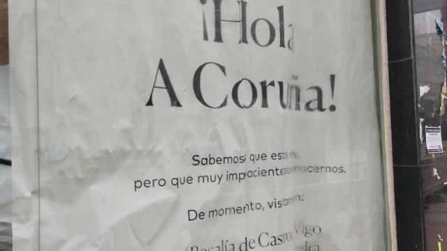 Cartel de la próxima apertura de Kave Home en la calle de San Andrés (A Coruña).