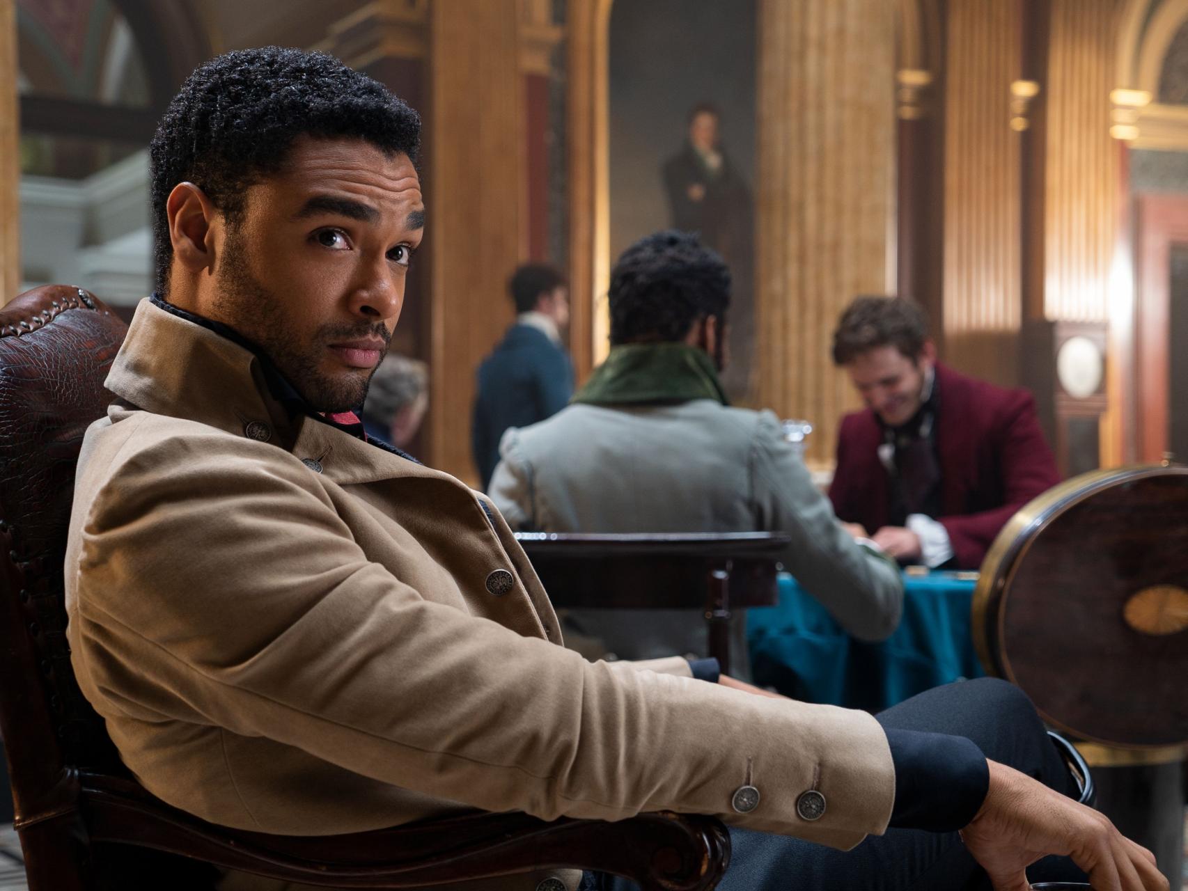 Regé‑Jean Page es Simon Basset en 'Los Bridgerton'.