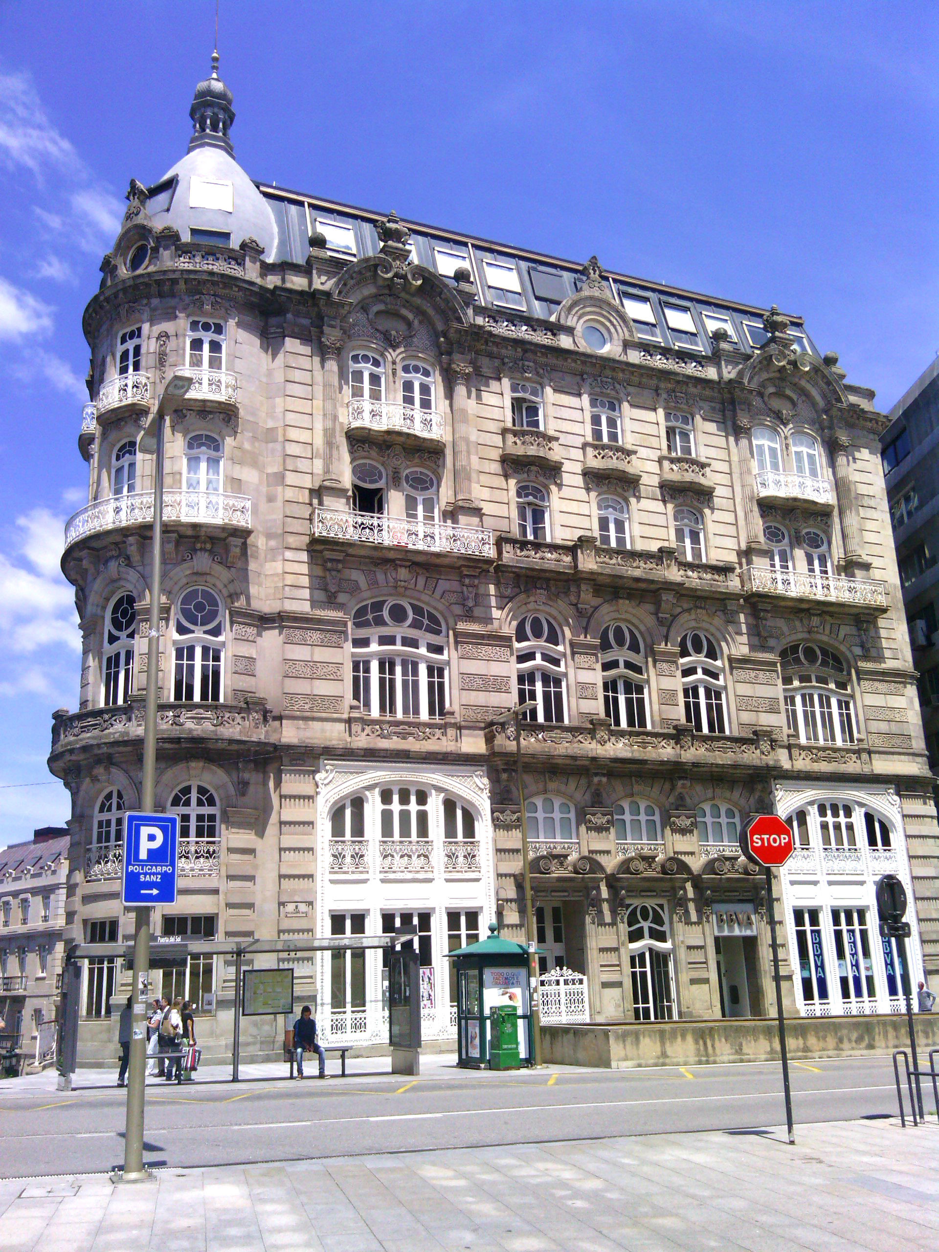 Edificio El Moderno, la obra más conocida de Michel Pacewicz en Vigo.