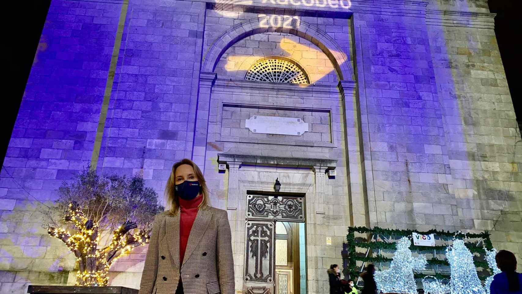 La delegada de la Xunta en Vigo, Marta Fernández-Tapias durante el encendido de la concatedral.