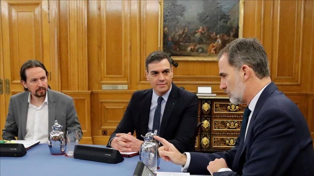 El Rey Felipe VI preside un Consejo de Ministros, junto a Pedro Sánchez y Pablo Iglesias, en Zarzuela.