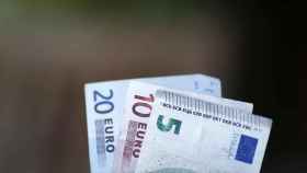 Billetes de euro de sus denominaciones más bajas.