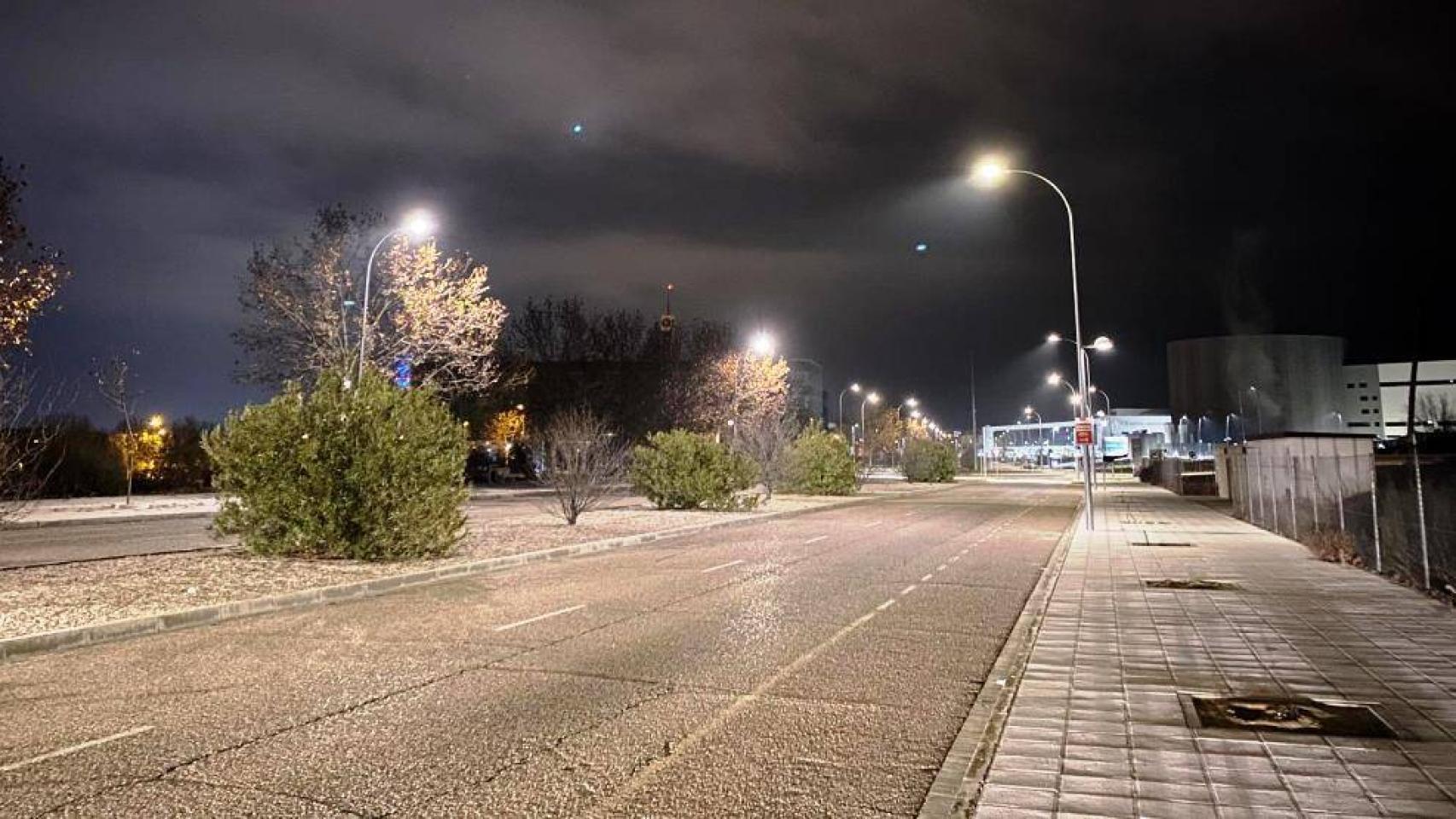 Instalación de alumbrado en la calle del nuevo hospital de Toledo