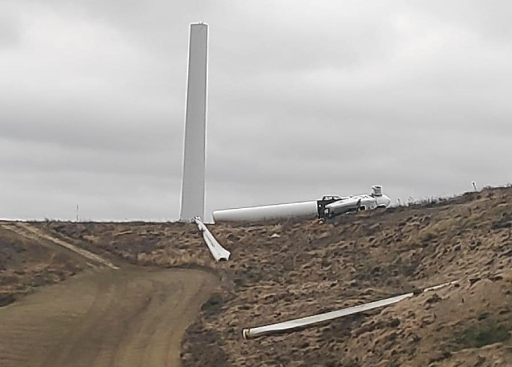 Se rompe por la mitad un aerogenerador de EDPR en un parque eólico de Burgos