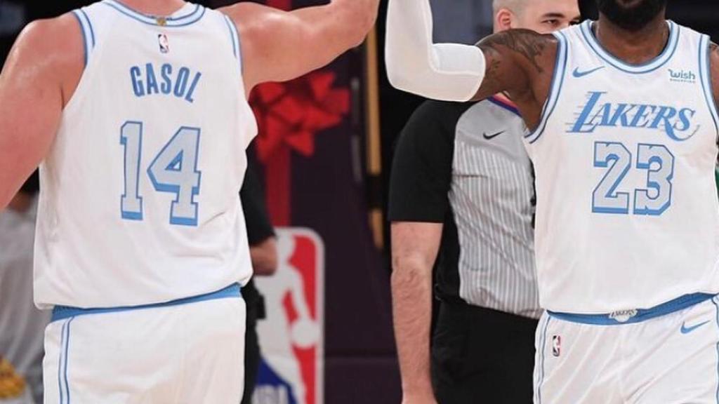 Marc Gasol y LeBron James, durante un partido de esta temporada