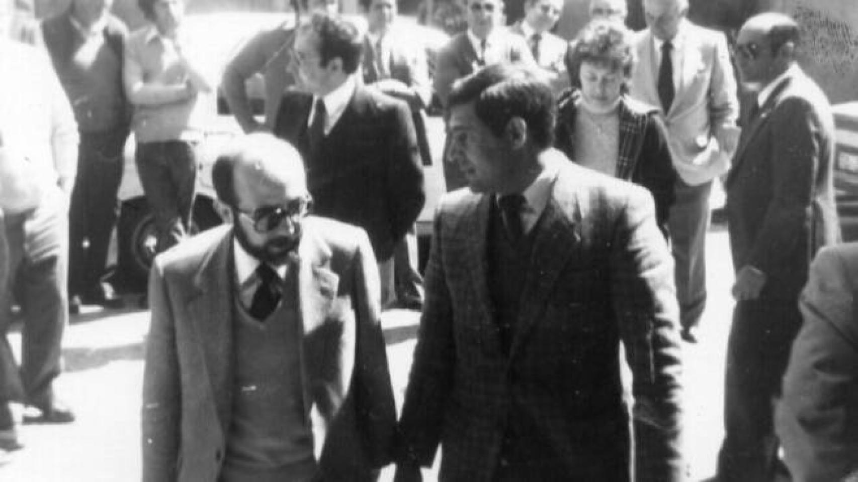 Imagen de archivo de Enrique Cano junto al entonces gobernador Civil durante una visita