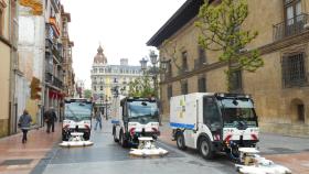 Limpieza de vías de FCC en Oviedo.