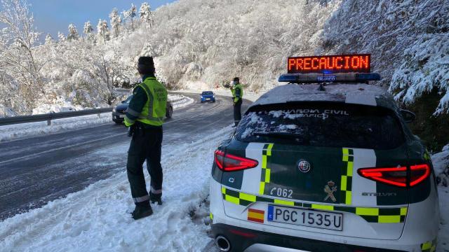 Nieve en una carretera gallega.