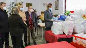 Fabiola García visita el comedor social de Cangas.