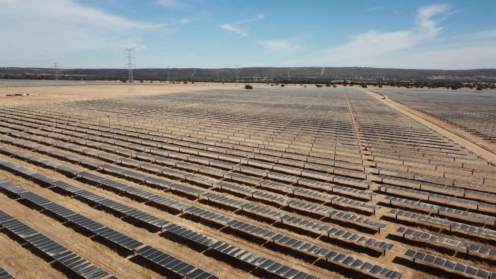 Endesa conecta a la red dos plantas solares que suman 100 MW en Sevilla