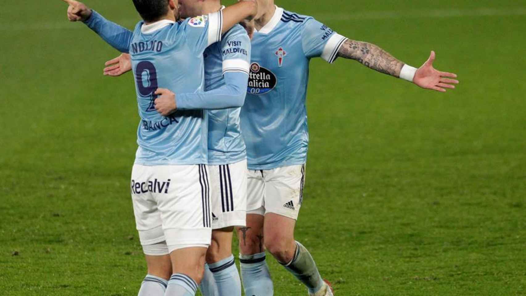Nolito celebra con Iago Aspas su gol para el Celta de Vigo ante el Huesca
