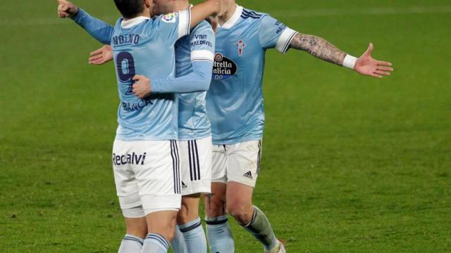 Nolito celebra con Iago Aspas su gol para el Celta de Vigo ante el Huesca