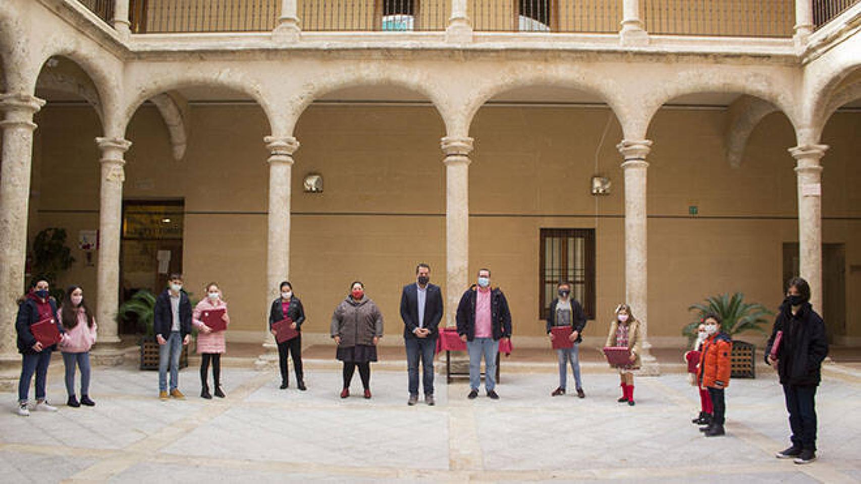 Imagen con los ganadores del concurso.