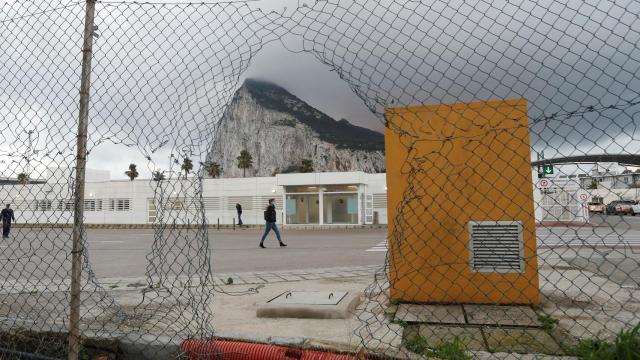 La verja de Gibraltar se convertirá en frontera si Londres y Madrid no pactan antes de las uvas