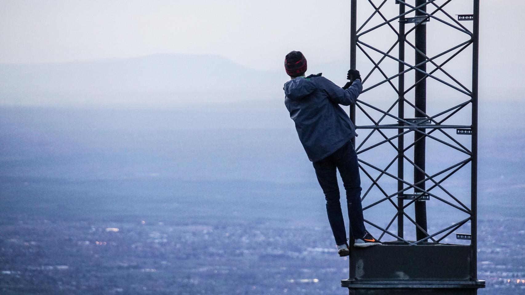 Hasta el 17 de enero está abierta la consulta pública del Gobierno sobre la próxima subasta de espectro para las futuras redes 5G. Foto: Jack Sloop para Unsplash.