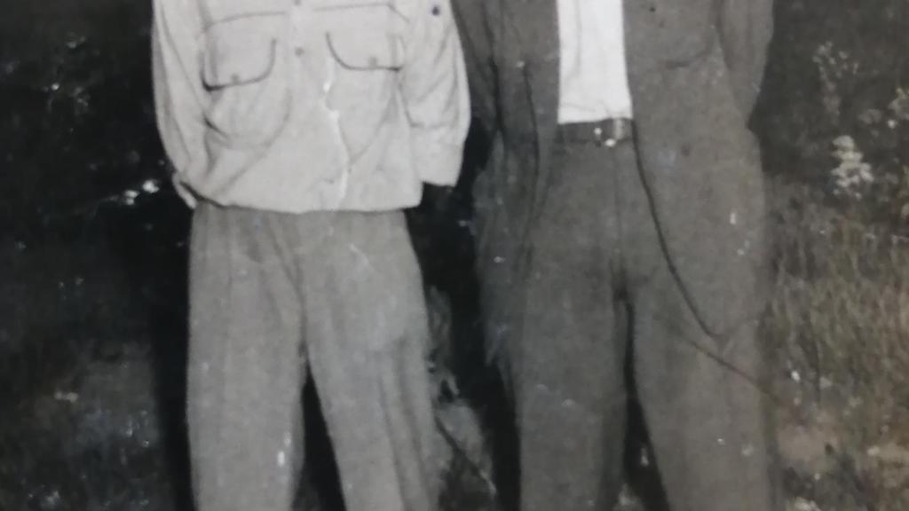 José Cerviño (a la izquierda), con su mánager, cuando era boxeador aficionado.
