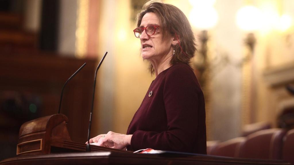 La vicepresidenta cuarta y ministra para la Transición Ecológica, Teresa Ribera, interviene en una sesión plenaria en el Congreso de los Diputado.