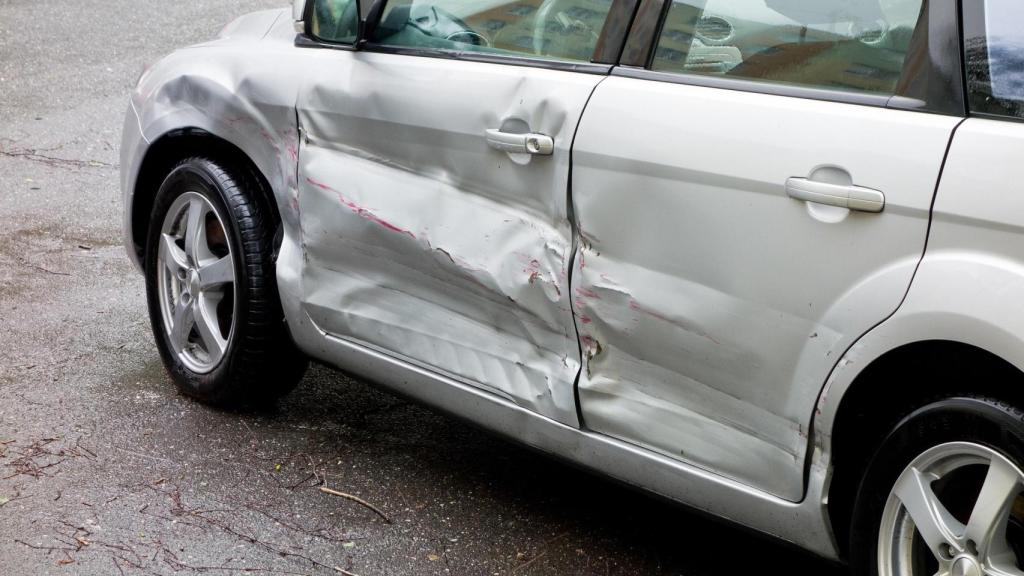 Una foto de archivo de un coche accidentado.