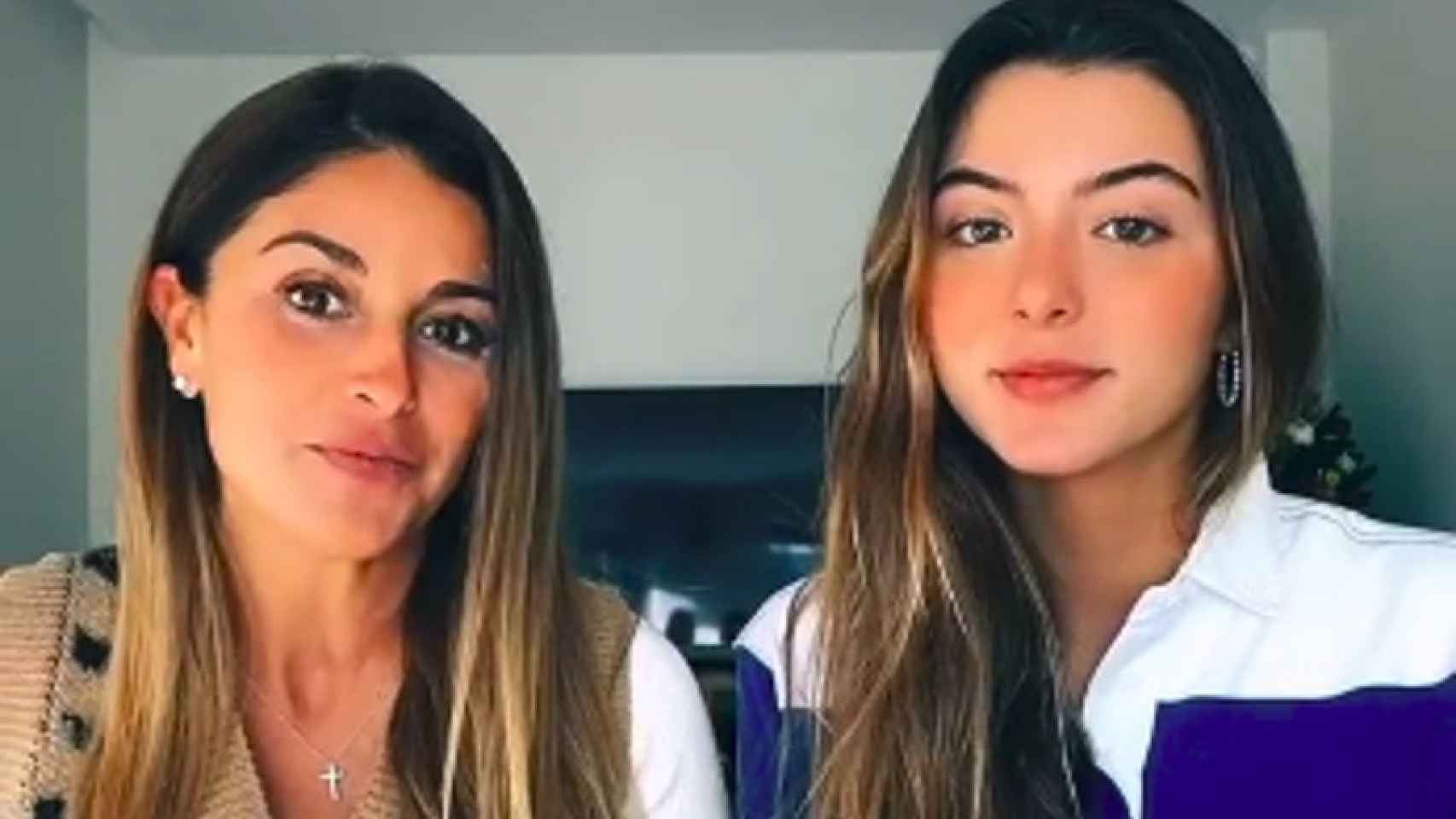 Madre e hija protagonizan el vídeo de la polémica.
