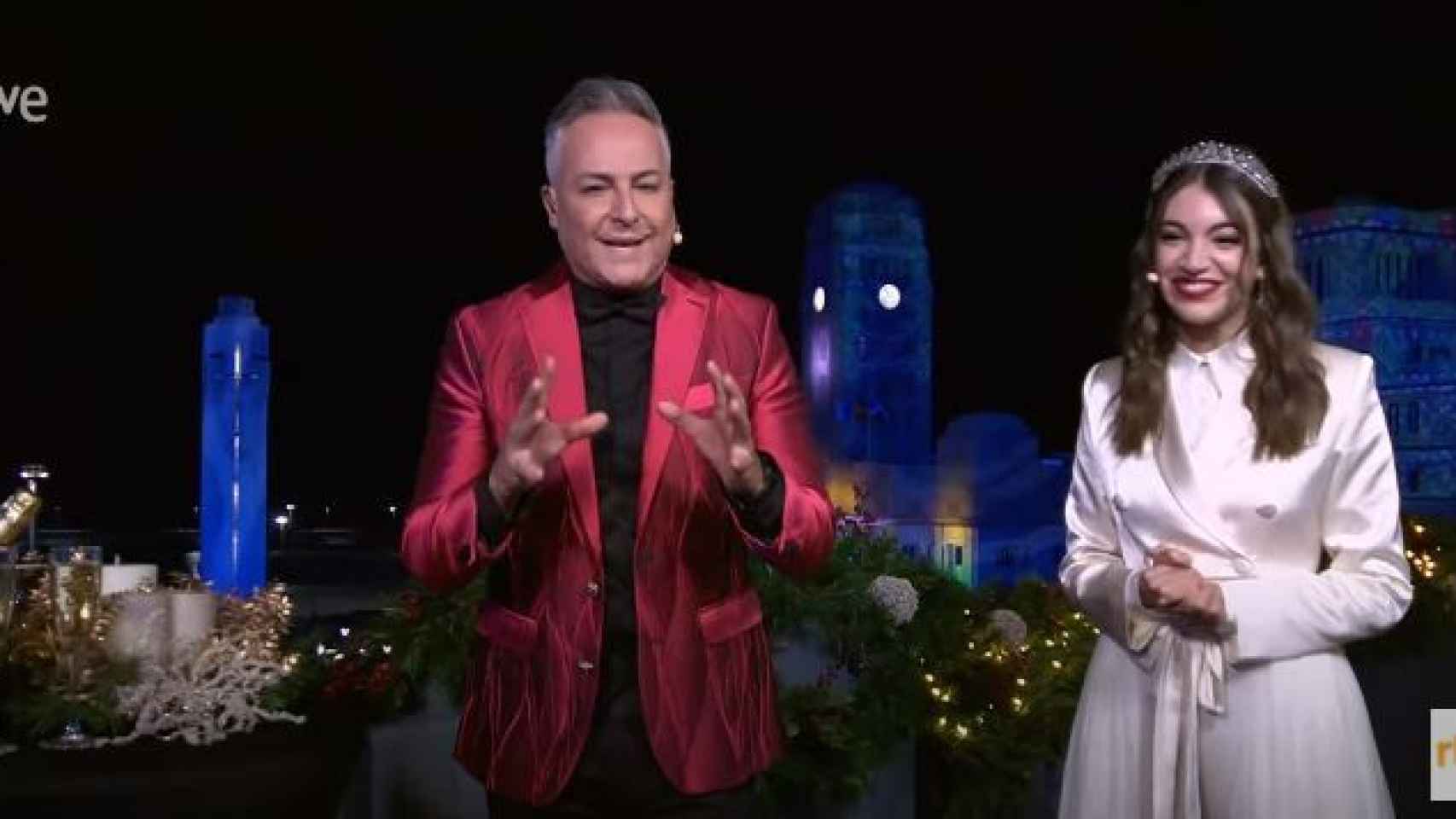 Roberto Herrera y Ana Guerra, en las campanadas de TVE.