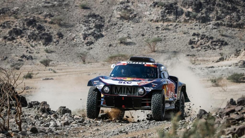 Carlos Sainz en su Mini durante el Dakar 2021. Foto: Twitter (@dakar)