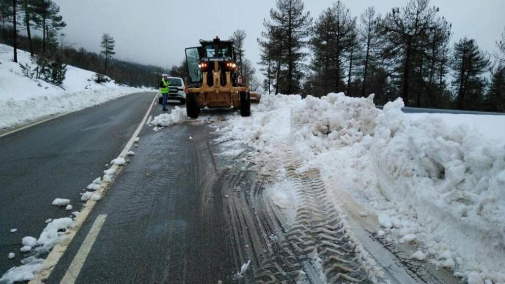 Imagen de archivo. Nevada en una carretera de Cuenca