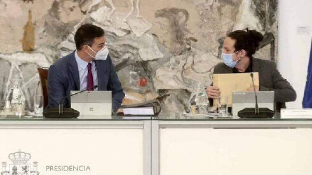 Sánchez e Iglesias, durante el último Consejo de Ministros de 2020.